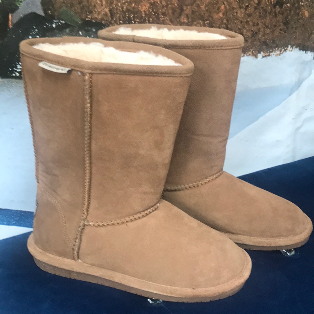 New - Bearpaw Boots, Left Boot Large Mystery Stain. Size 9